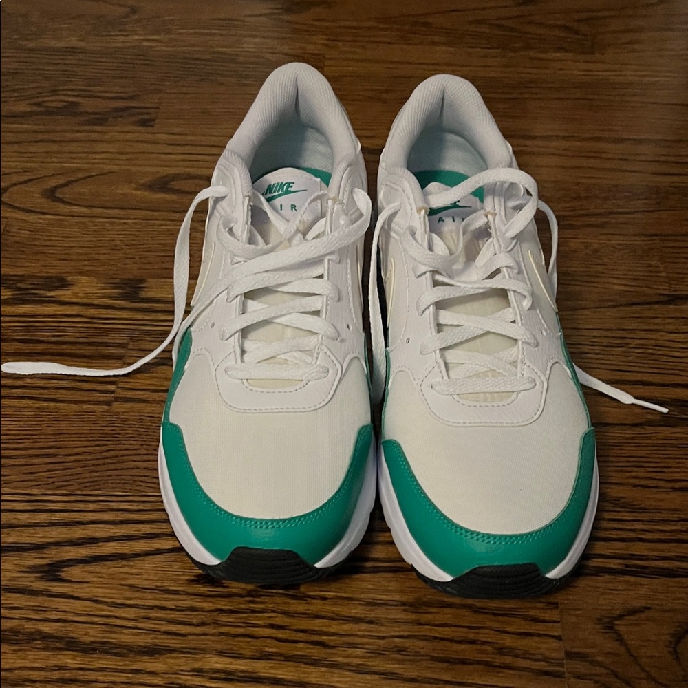 Nike White and Green Sneakers